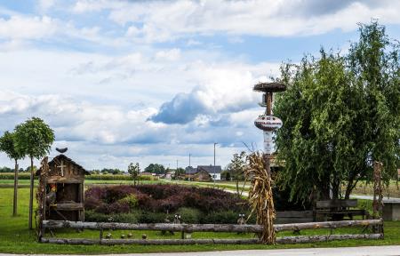 Urejen vhod v vas Nedelica